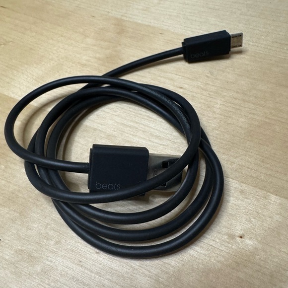 Beats Studio3 Over-Ear Bluetooth Headphones in White w/ Pure ANC - Picture 5 of 15